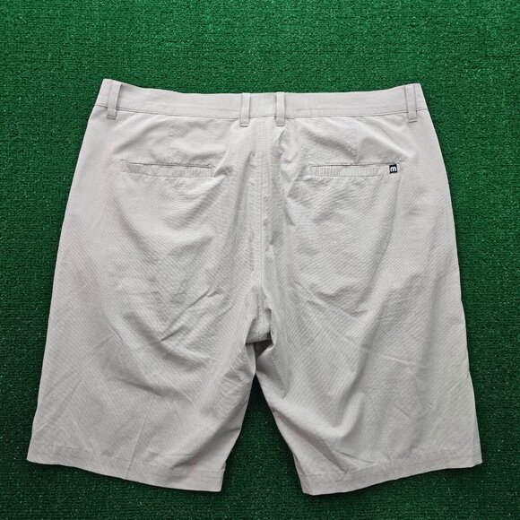 Travis Mathew Shorts Men 40 Beige Chino Flat Front Beach Preppy Golf Performance - Picture 9 of 10